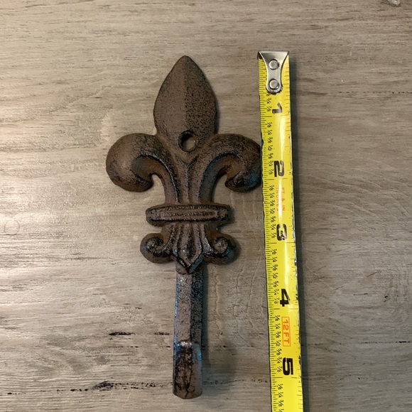 Pair of New Orleans Mardi Gras Spirit Crown & Fleur de Lis Hanging Hooks - Picture 10 of 13